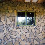 Zuti Struganicki lomljeni kamen