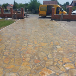 Zuti Struganicki lomljeni kamen