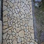 Zuti Struganicki lomljeni kamen