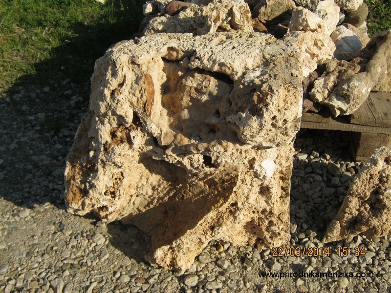 Prirodni ukrasni kamen za dorista i bastu